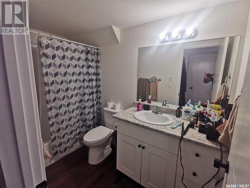 686 Fast Crescent, Saskatoon, SK - Indoor Photo Showing Bathroom