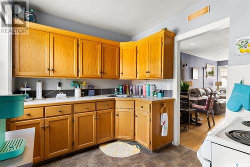 1005 Atkinson Street, Regina, SK - Indoor Photo Showing Kitchen