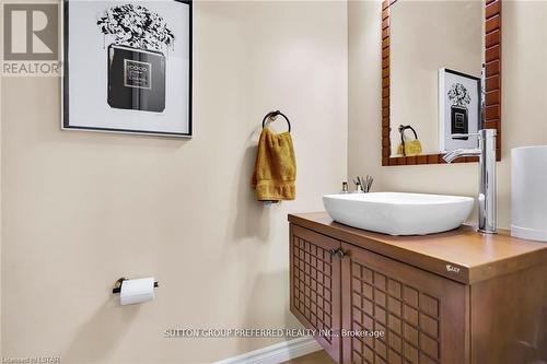 6517 Beattie Street, London, ON - Indoor Photo Showing Bathroom