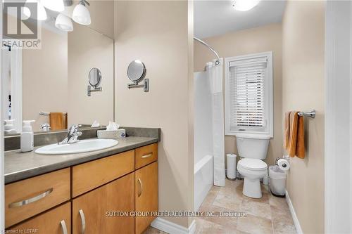 6517 Beattie Street, London, ON - Indoor Photo Showing Bathroom