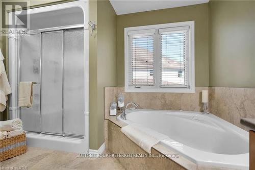 6517 Beattie Street, London, ON - Indoor Photo Showing Bathroom