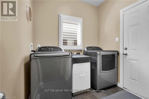 6517 Beattie Street, London, ON - Indoor Photo Showing Laundry Room