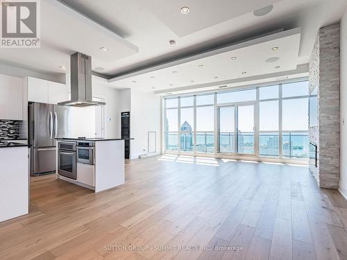 3027 - 165 Legion Road N, Toronto (Mimico), ON - Indoor Photo Showing Kitchen With Upgraded Kitchen