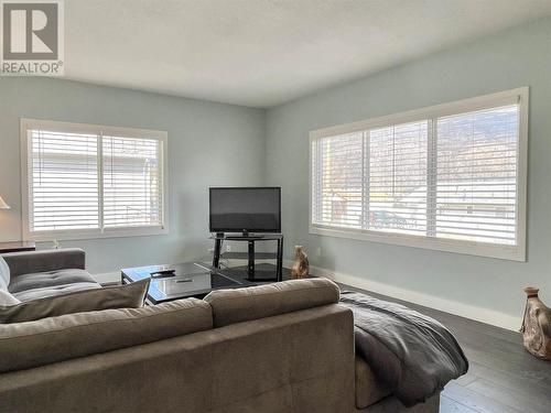 7212 Heron Lane, Osoyoos, BC - Indoor Photo Showing Living Room