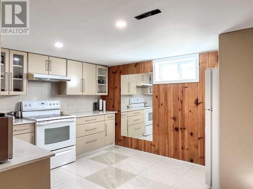 7212 Heron Lane, Osoyoos, BC - Indoor Photo Showing Kitchen