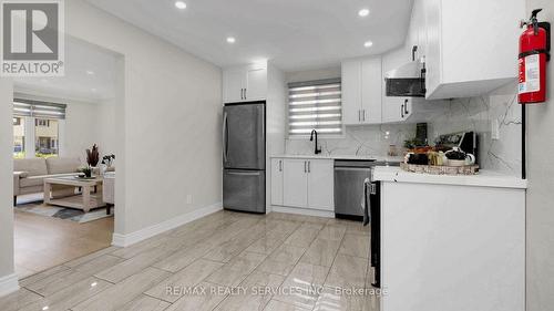 73 Griselda Crescent, Brampton (Northgate), ON - Indoor Photo Showing Kitchen With Upgraded Kitchen