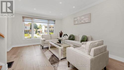 73 Griselda Crescent, Brampton (Northgate), ON - Indoor Photo Showing Living Room