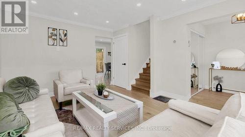 73 Griselda Crescent, Brampton (Northgate), ON - Indoor Photo Showing Living Room