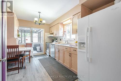 3633 Anniversary Road, Mississauga (Erindale), ON - Indoor Photo Showing Kitchen