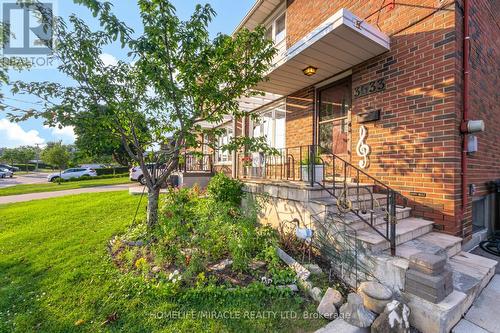 3633 Anniversary Road, Mississauga (Erindale), ON - Outdoor