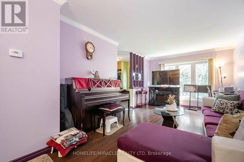 3633 Anniversary Road, Mississauga (Erindale), ON - Indoor Photo Showing Living Room