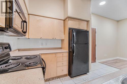 109 - 320 City Centre Drive, Mississauga (City Centre), ON - Indoor Photo Showing Kitchen