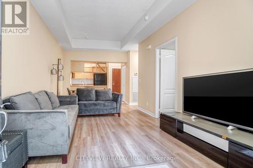 109 - 320 City Centre Drive, Mississauga (City Centre), ON - Indoor Photo Showing Living Room