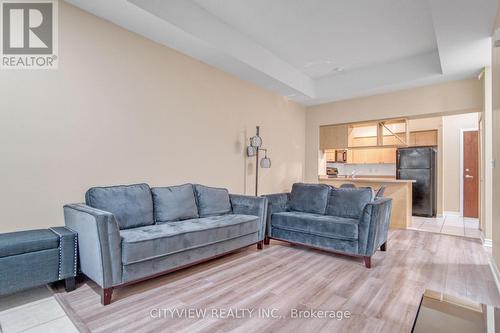 109 - 320 City Centre Drive, Mississauga (City Centre), ON - Indoor Photo Showing Living Room