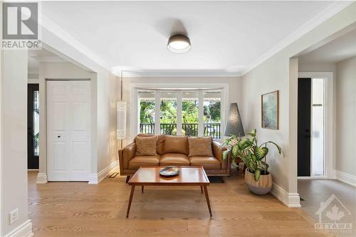 29 Roberta Crescent, Ottawa, ON - Indoor Photo Showing Living Room