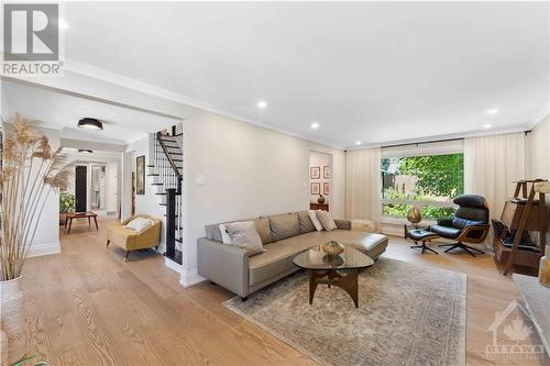 29 Roberta Crescent, Ottawa, ON - Indoor Photo Showing Living Room