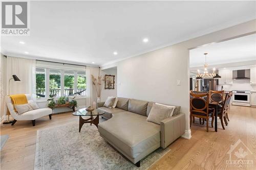 29 Roberta Crescent, Ottawa, ON - Indoor Photo Showing Living Room