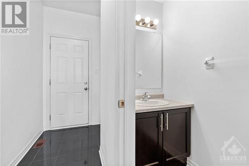 408 Golden Springs Drive, Ottawa, ON - Indoor Photo Showing Bathroom