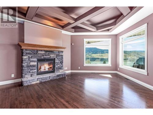 2726 Cliffshore Drive, Lake Country, BC - Indoor Photo Showing Living Room With Fireplace