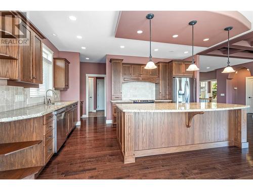 2726 Cliffshore Drive, Lake Country, BC - Indoor Photo Showing Kitchen With Upgraded Kitchen