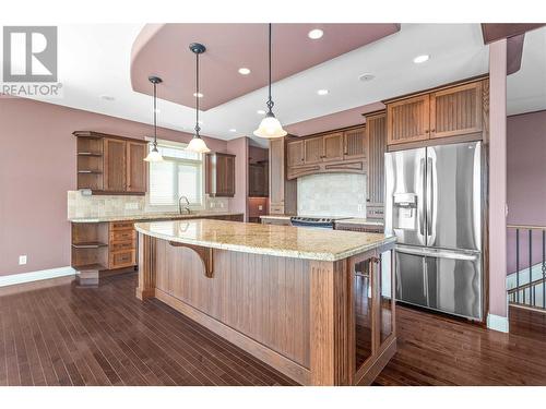 2726 Cliffshore Drive, Lake Country, BC - Indoor Photo Showing Kitchen With Stainless Steel Kitchen With Upgraded Kitchen