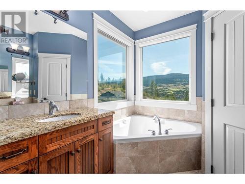 2726 Cliffshore Drive, Lake Country, BC - Indoor Photo Showing Bathroom