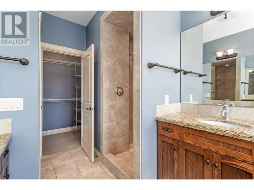 2726 Cliffshore Drive, Lake Country, BC - Indoor Photo Showing Bathroom