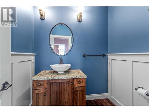 2726 Cliffshore Drive, Lake Country, BC - Indoor Photo Showing Bathroom