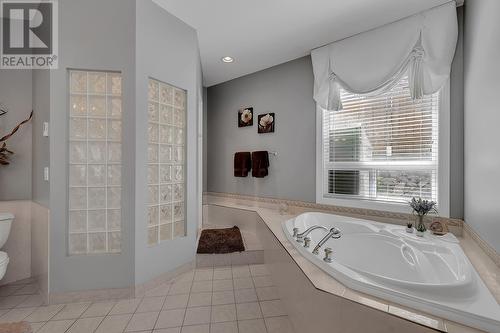 1003 Skeena Drive, Kelowna, BC - Indoor Photo Showing Bathroom