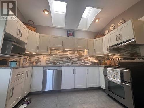 4836 Kennedy  Road, Cranbrook, BC - Indoor Photo Showing Kitchen With Upgraded Kitchen