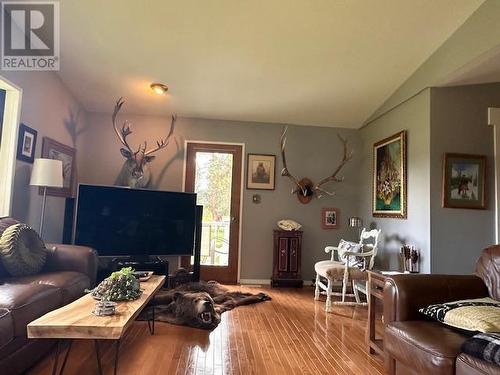 4836 Kennedy  Road, Cranbrook, BC - Indoor Photo Showing Living Room