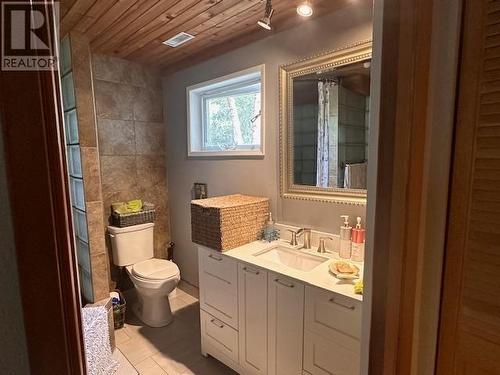 4836 Kennedy  Road, Cranbrook, BC - Indoor Photo Showing Bathroom