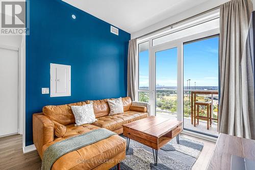 804 - 10 Deerlick Court, Toronto (Parkwoods-Donalda), ON - Indoor Photo Showing Living Room