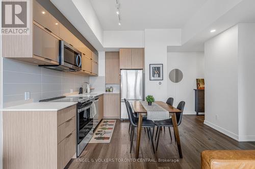 804 - 10 Deerlick Court, Toronto (Parkwoods-Donalda), ON - Indoor Photo Showing Kitchen