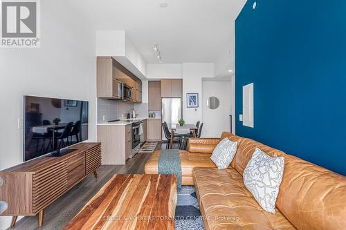 804 - 10 Deerlick Court, Toronto (Parkwoods-Donalda), ON - Indoor Photo Showing Living Room