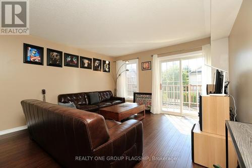 32 - 1100 Begley Street, Pickering, ON - Indoor Photo Showing Living Room