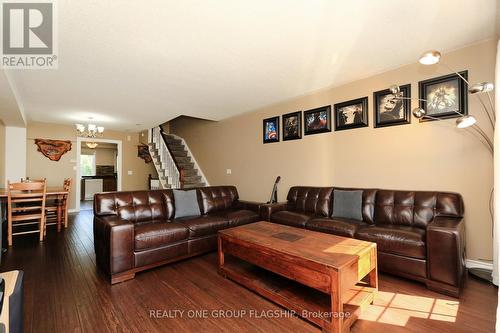 32 - 1100 Begley Street, Pickering, ON - Indoor Photo Showing Living Room