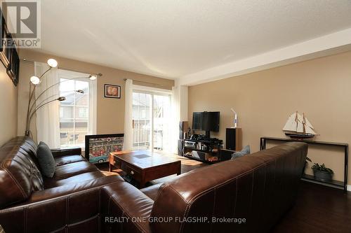 32 - 1100 Begley Street, Pickering, ON - Indoor Photo Showing Living Room