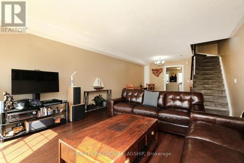 32 - 1100 Begley Street, Pickering, ON - Indoor Photo Showing Living Room