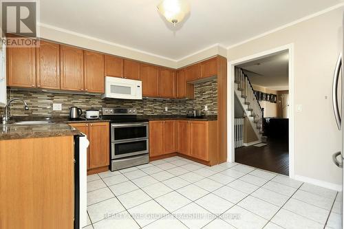 32 - 1100 Begley Street, Pickering, ON - Indoor Photo Showing Kitchen