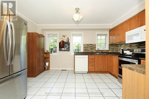 32 - 1100 Begley Street, Pickering, ON - Indoor Photo Showing Kitchen