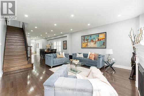 23 Warman Street, New Tecumseth (Alliston), ON - Indoor Photo Showing Living Room