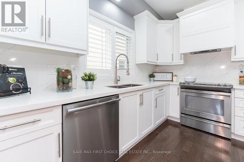 23 Warman Street, New Tecumseth (Alliston), ON - Indoor Photo Showing Kitchen With Stainless Steel Kitchen With Double Sink With Upgraded Kitchen