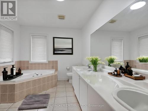 42 Cedarhurst Drive, Richmond Hill (Devonsleigh), ON - Indoor Photo Showing Bathroom