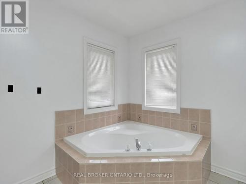 42 Cedarhurst Drive, Richmond Hill (Devonsleigh), ON - Indoor Photo Showing Bathroom