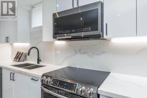 79 Deepsprings Crescent, Vaughan (Vellore Village), ON - Indoor Photo Showing Kitchen With Double Sink With Upgraded Kitchen