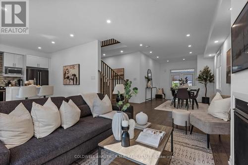 125 East Shore Drive, Clarington (Bowmanville), ON - Indoor Photo Showing Living Room