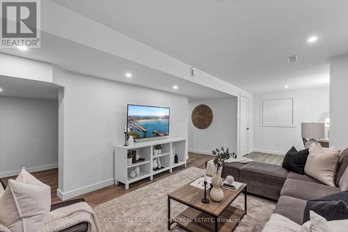 125 East Shore Drive, Clarington (Bowmanville), ON - Indoor Photo Showing Living Room