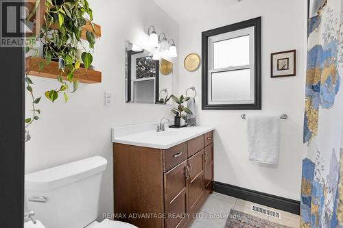 32 David Street, London, ON - Indoor Photo Showing Bathroom