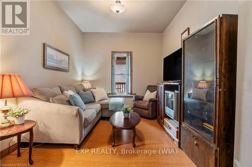 194 Frank Street, South Bruce Peninsula, ON - Indoor Photo Showing Living Room